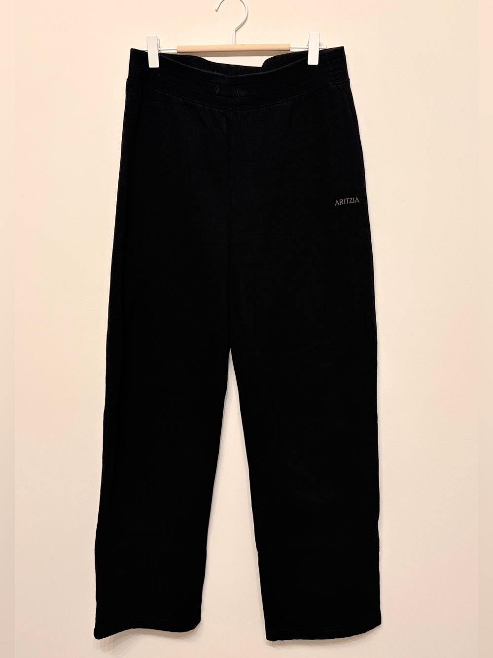 Aritzia black perfect banded sweatpants sz m medium preloved